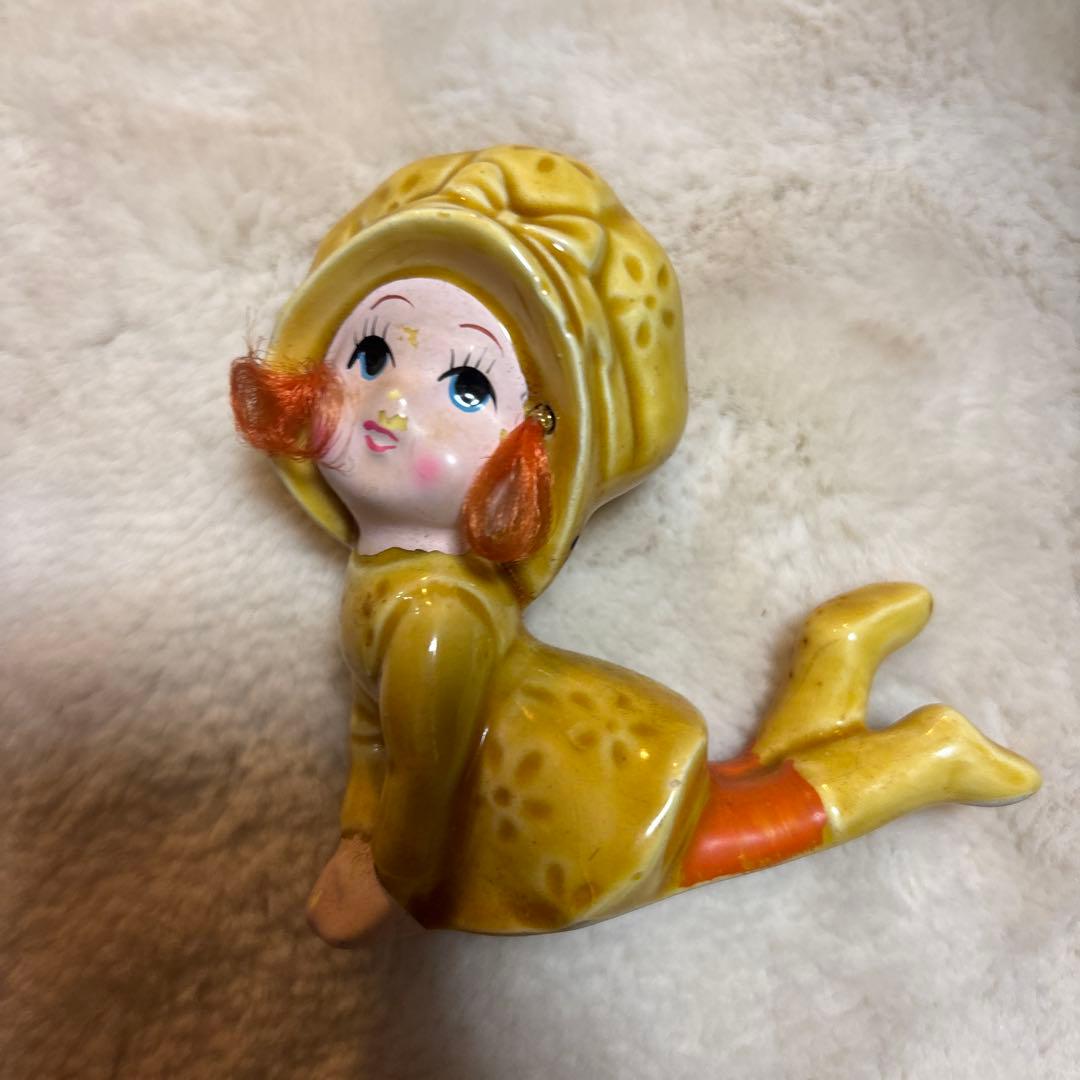 カラフルな陶器製子供の人形3体セット