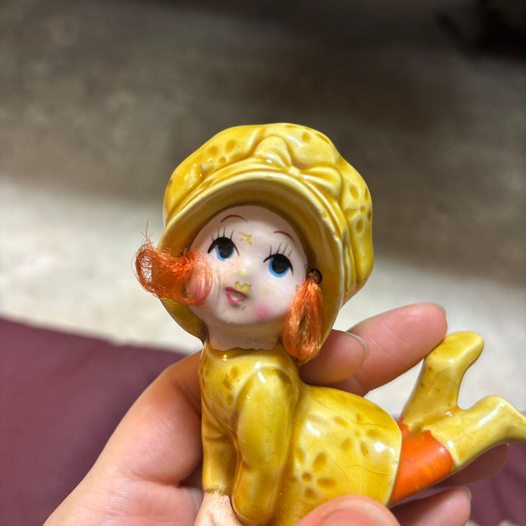 カラフルな陶器製子供の人形3体セット