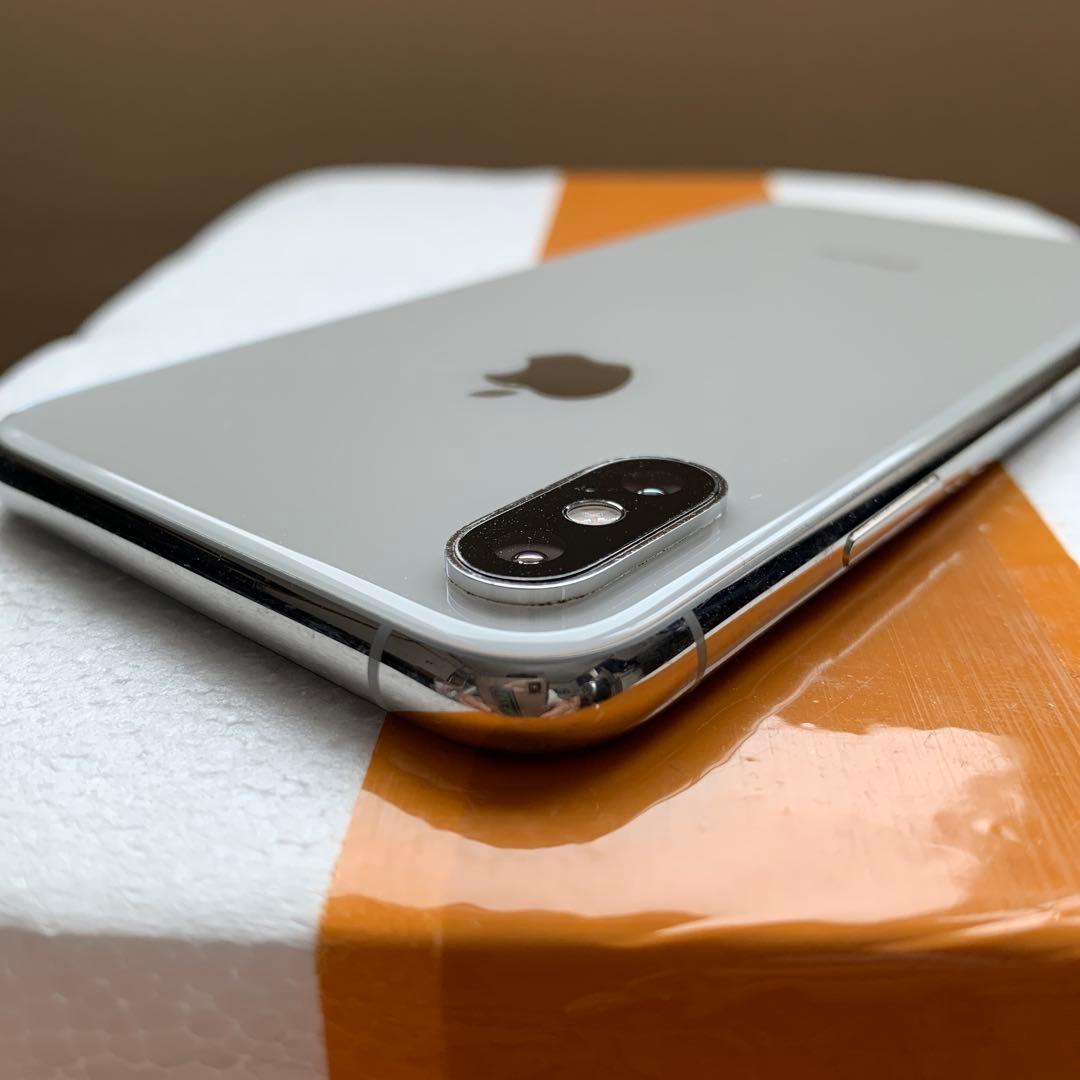 iPhoneXs 本体　64GB シルバー　simロックなし　非純正バッテリー