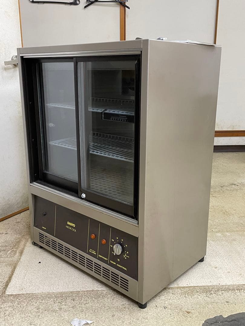 r*r様 薬用冷蔵ショーケースMPR110(GO)