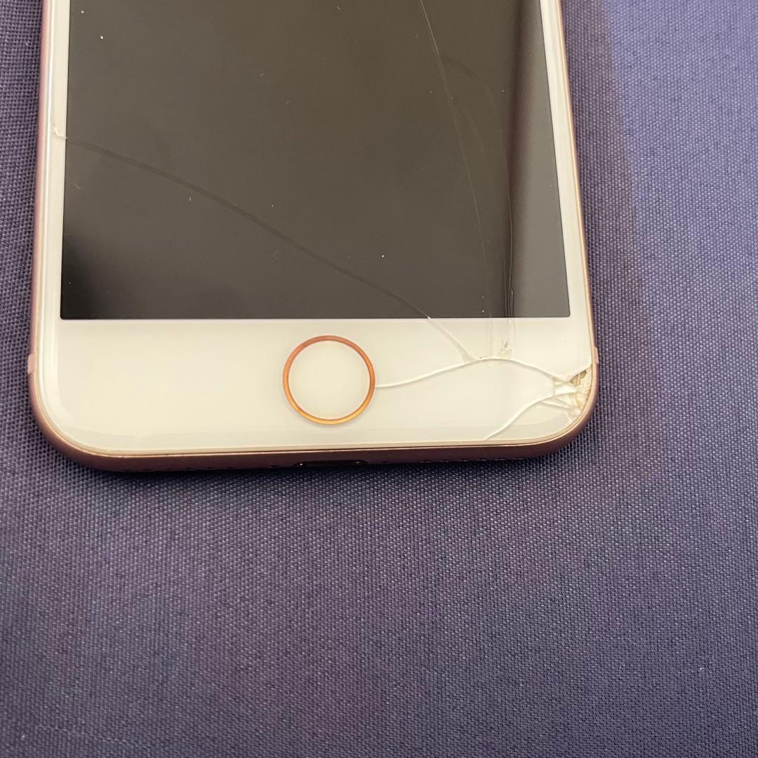 iPhone8 中古品 画面割れ・欠けあり