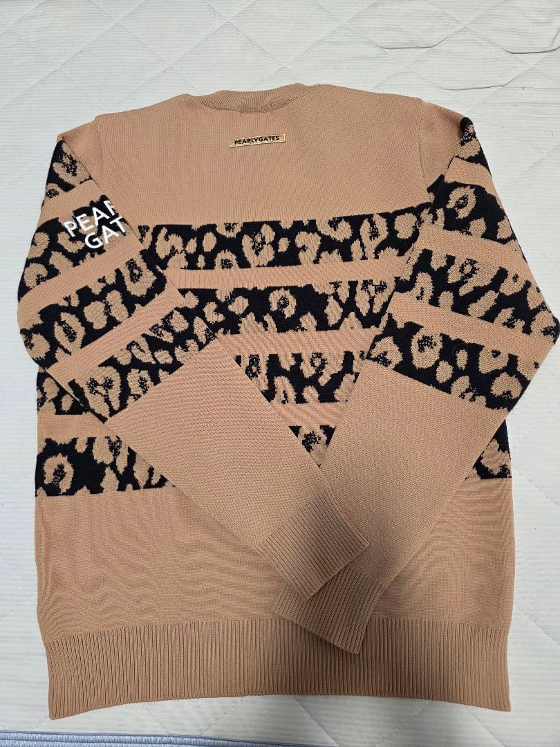 新品タグ付きPEARLY GATES レオパード柄ニット４