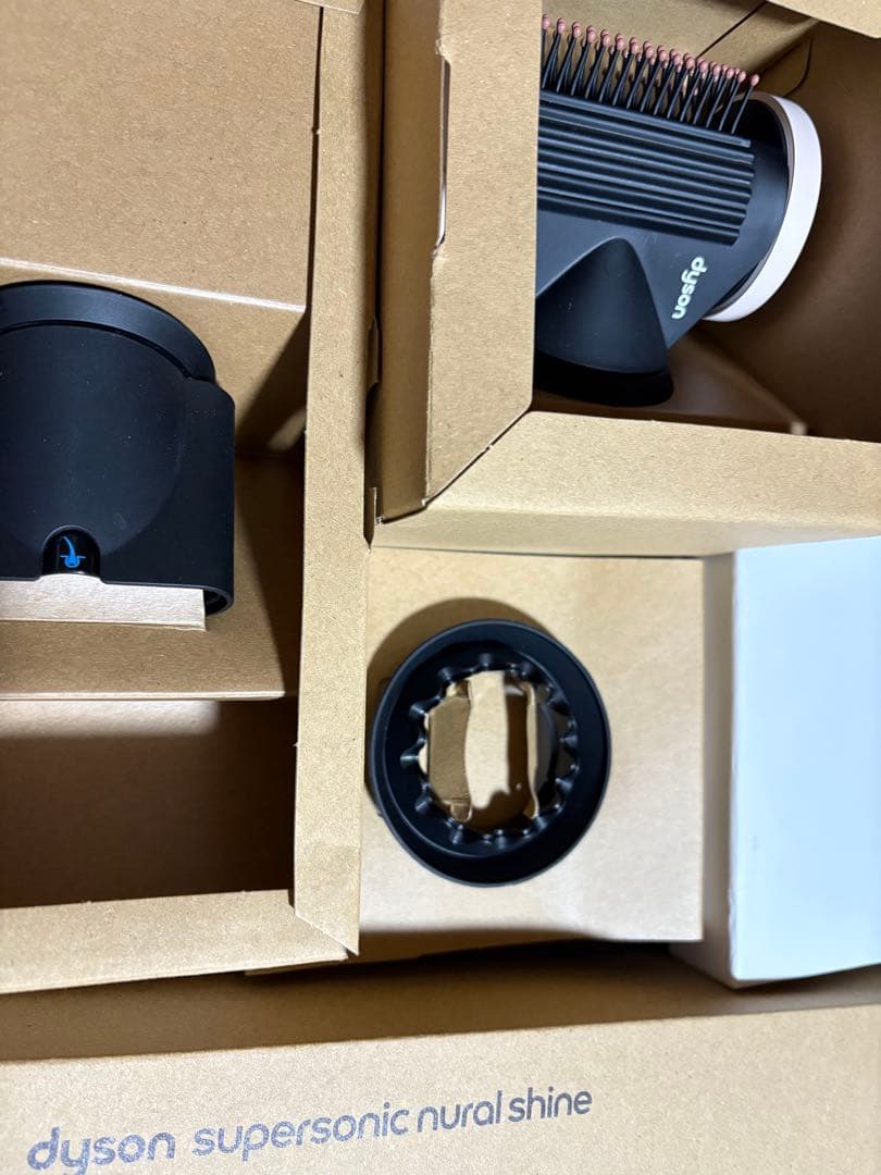 ダイソンHD16ドライヤー⭐︎セラミックピンク