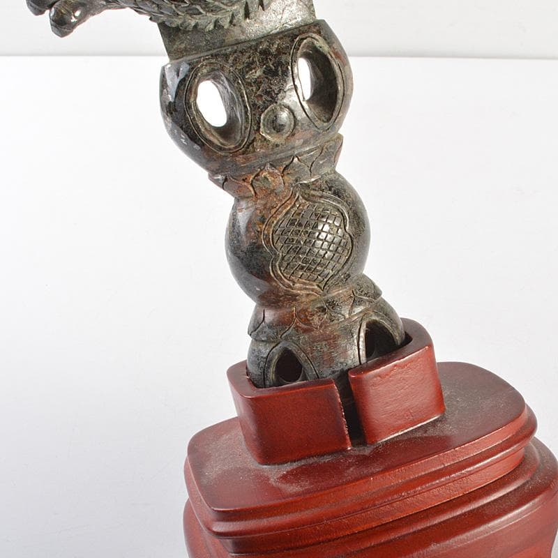 玉石彫刻　龍神　具利伽羅大龍　不動明王　約2kg　唐木台付　V　R7519