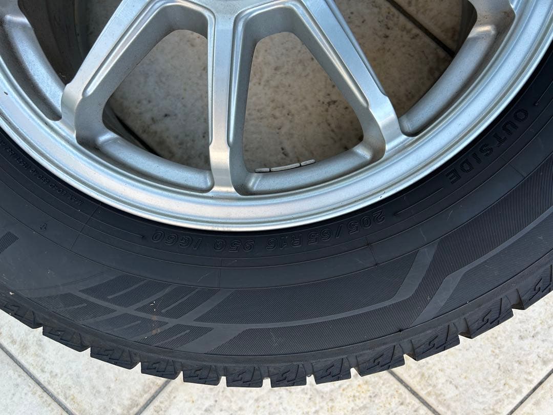 バリ溝　Yokohama 16インチ スタッドレスタイヤセット　ヤリスクロス