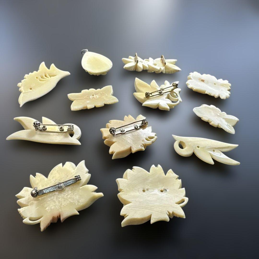 【vintage】鯨歯　ブローチと素材まとめ売り　ハンドメイドに！