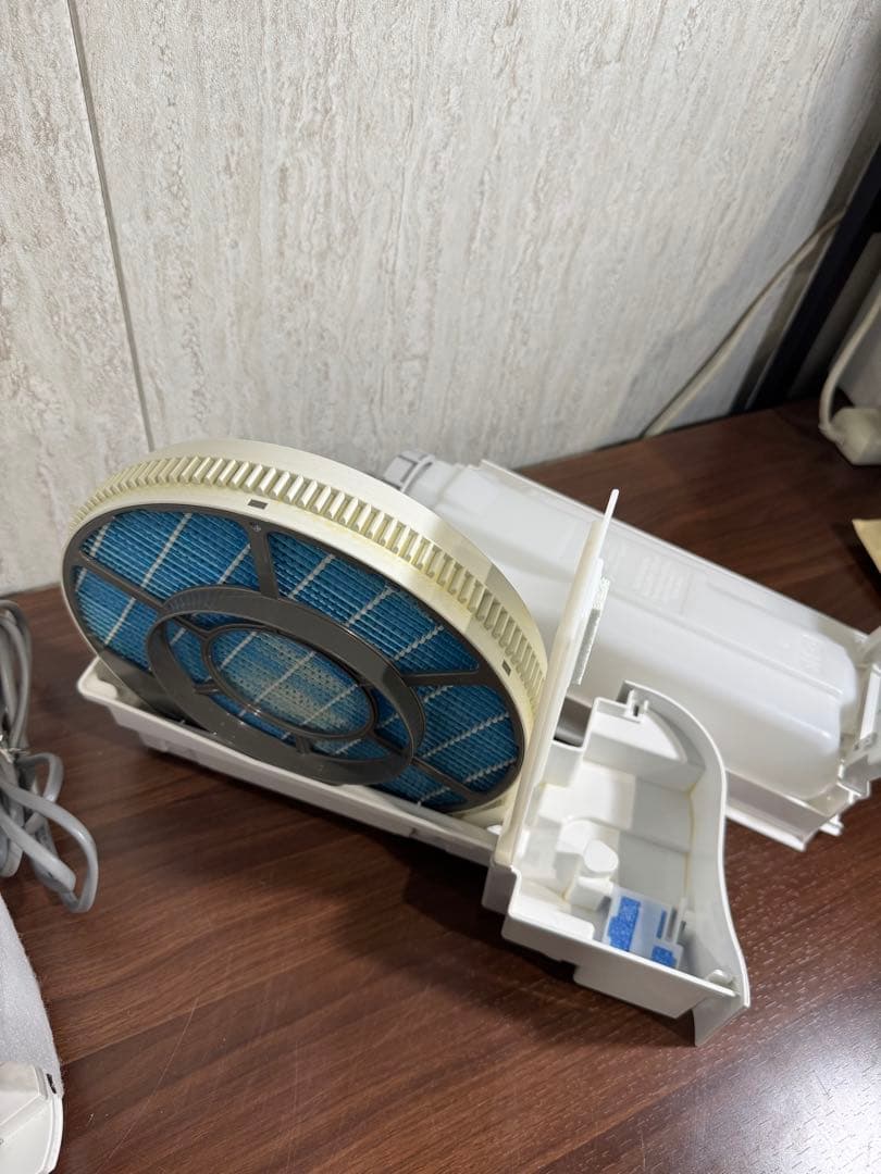 即日発送　超美品　SHARP 加湿空気清浄機 KC-H50-W