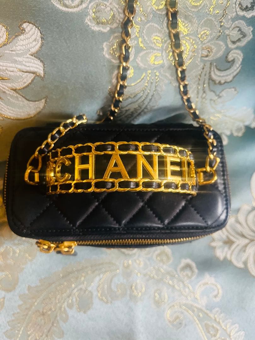 黒キルティングバニティチェーンバッグ