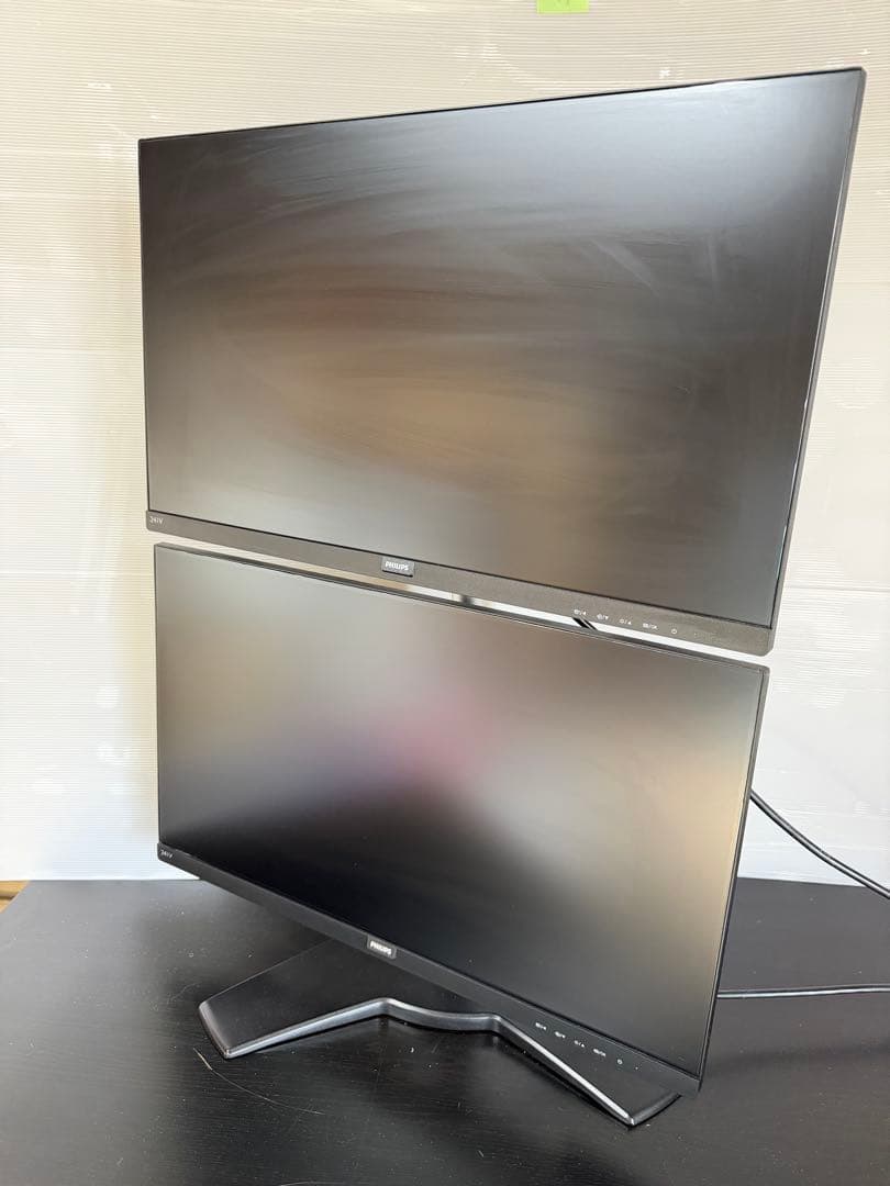 動作品 2面 24インチ PHILIPS デュアルディスプレイ 2画面②