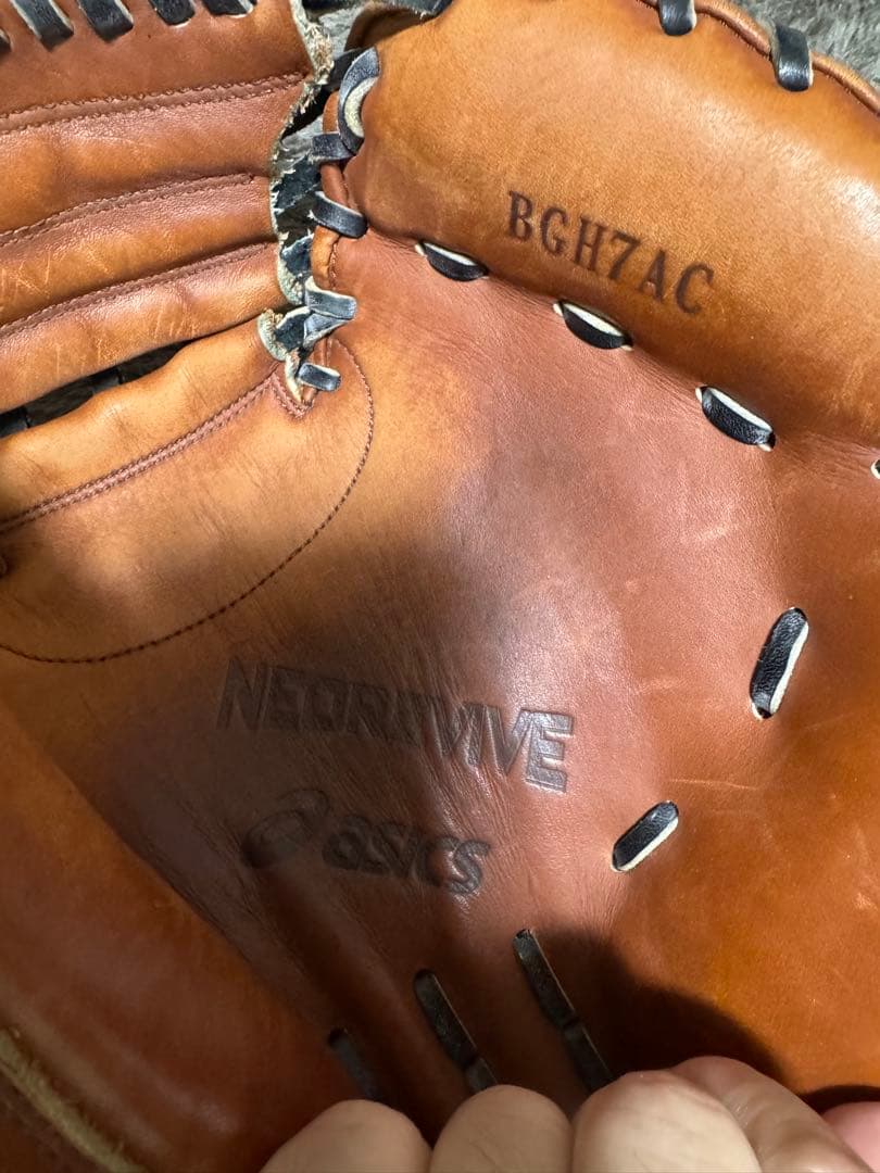 美品　硬式用キャッチャーミット asics NEOREVIVE(使用頻度少なめ)