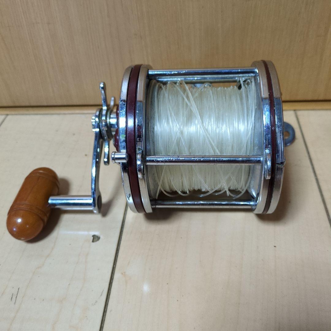 1000 THRUST 両軸リール シルバー/レッド