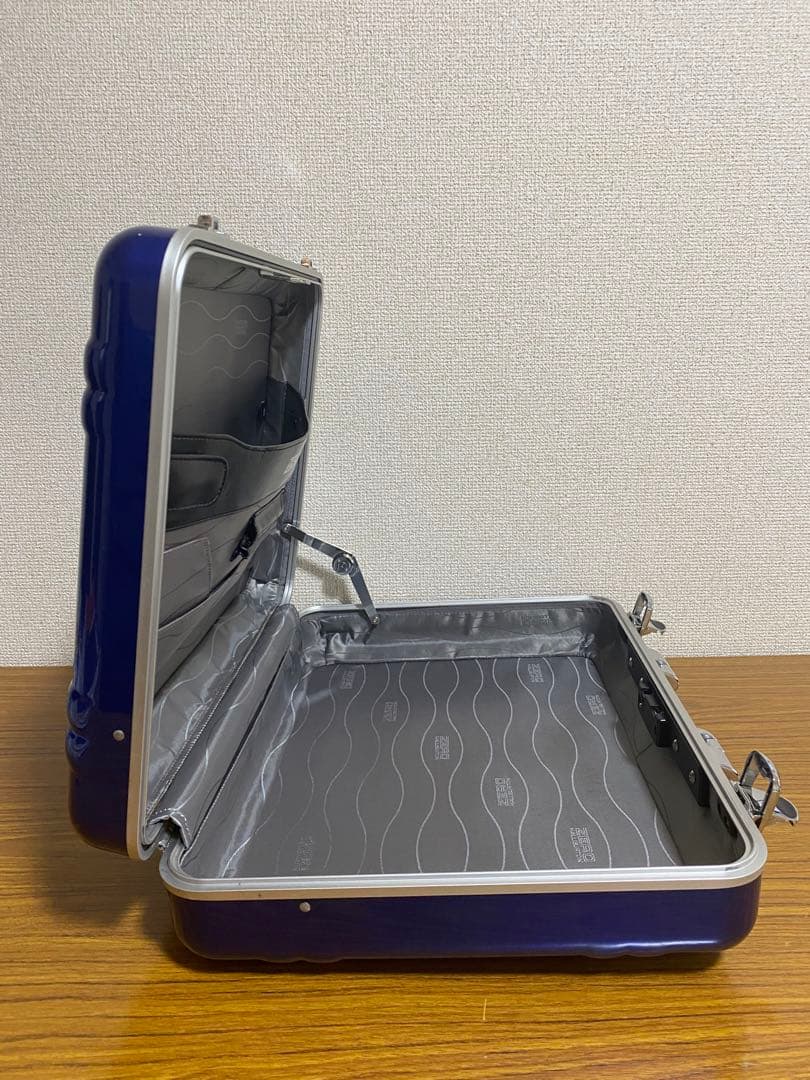 【BLACK FRIDAY】特売！ゼロハリアタッシュケース（ライトブルー）