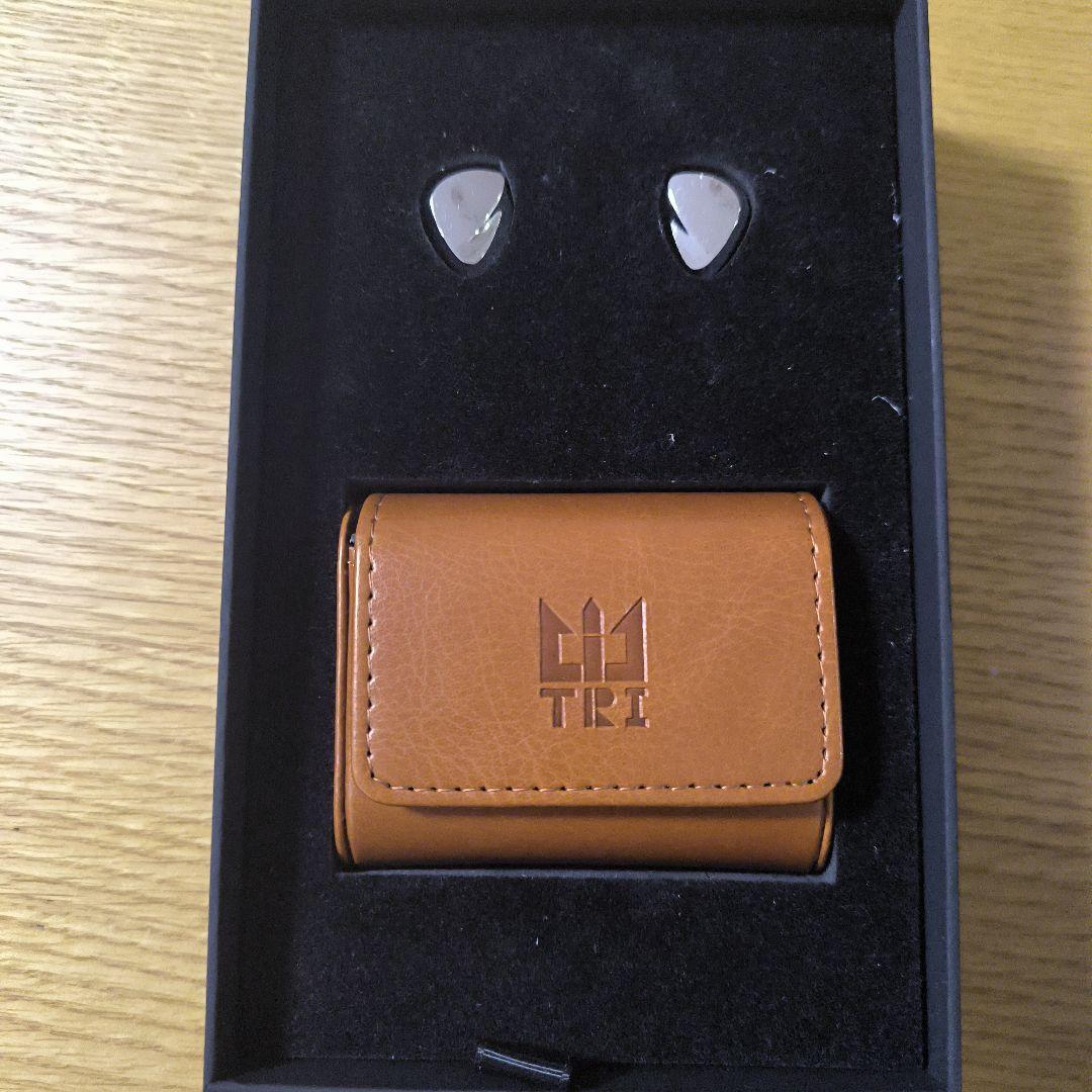 TRI I3 Pro 有線イヤホン レザーケース付き