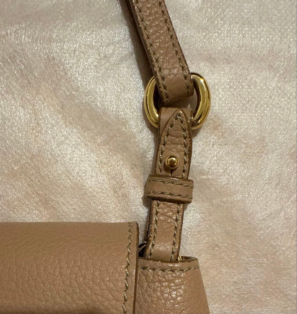 フェラガモ／ガンチーニ／ハンドバッグ／ショルダーバッグ ／キャメル／ベージュ