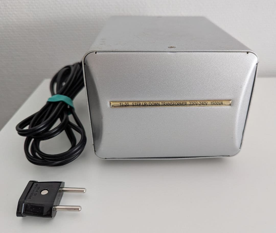 アジア欧州1500W変圧器2台 220-240V↔100V カシムラTI-20