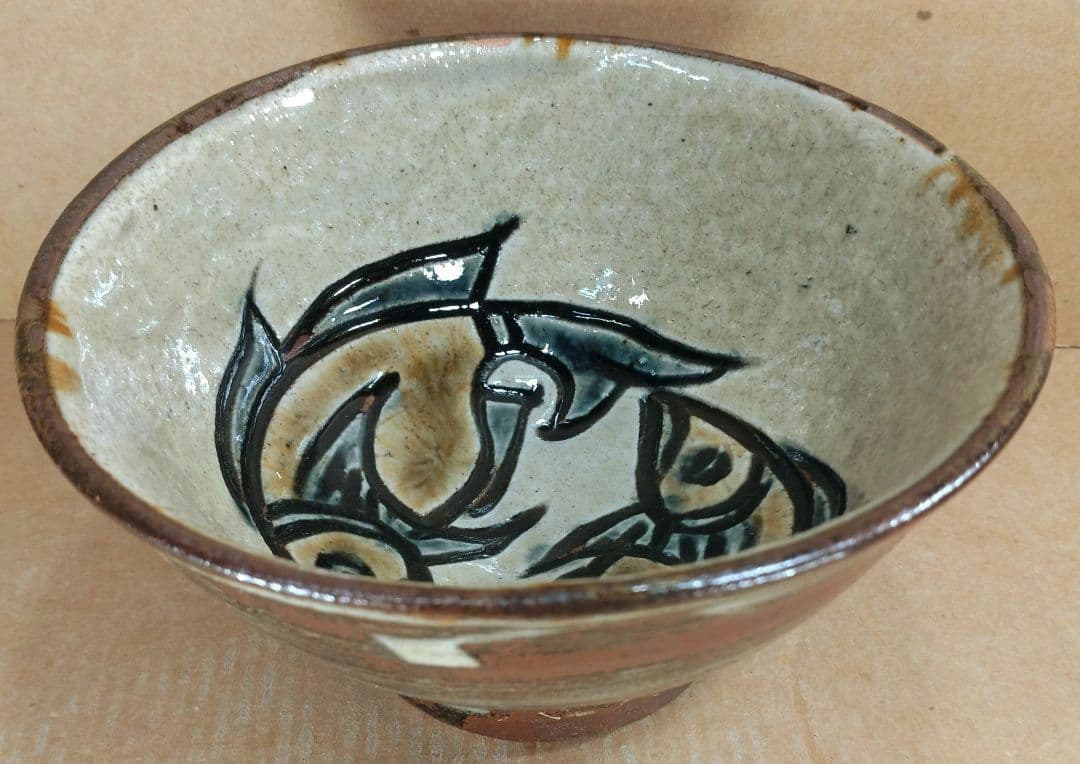 【本物保証】金城次郎 壷屋焼 魚文茶碗 共箱 美品 栞 人間国宝 壺屋焼 マカイ