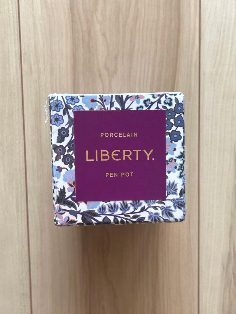 イギリス　リバティ　陶器ペンケース(箱付き)