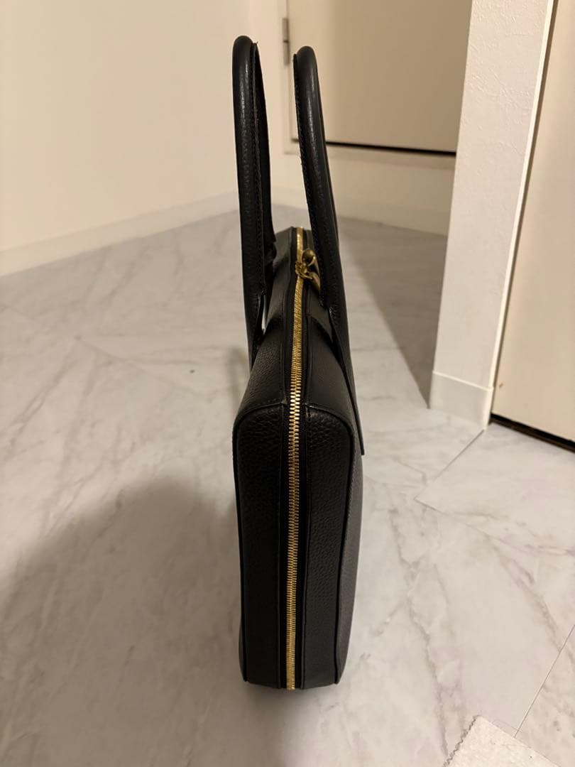 ブラックレザービジネスバッグ