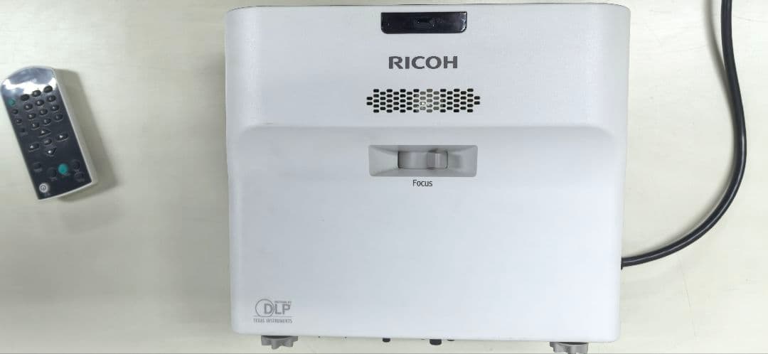RICOH 超単焦点　プロジェクタ　PJ WX4152N　ランプ時間2042H