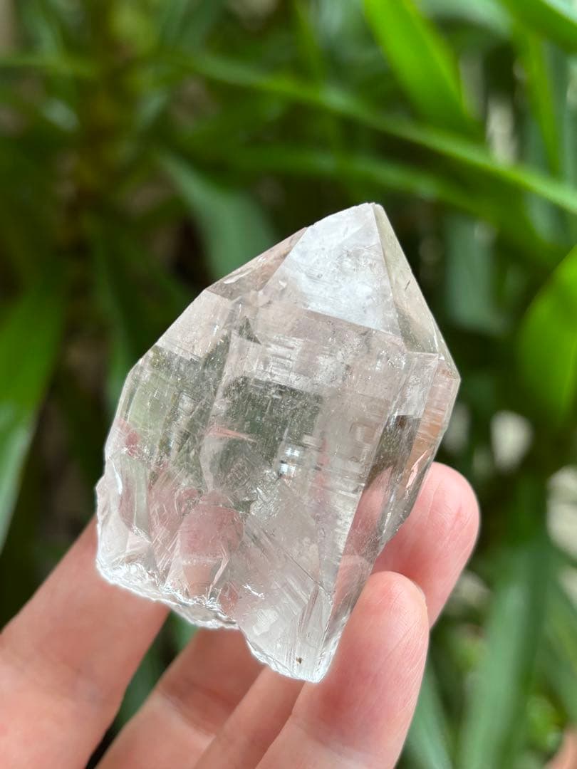 インド　マニハール水晶ポイント134g 水のように氷のように透明　美しい