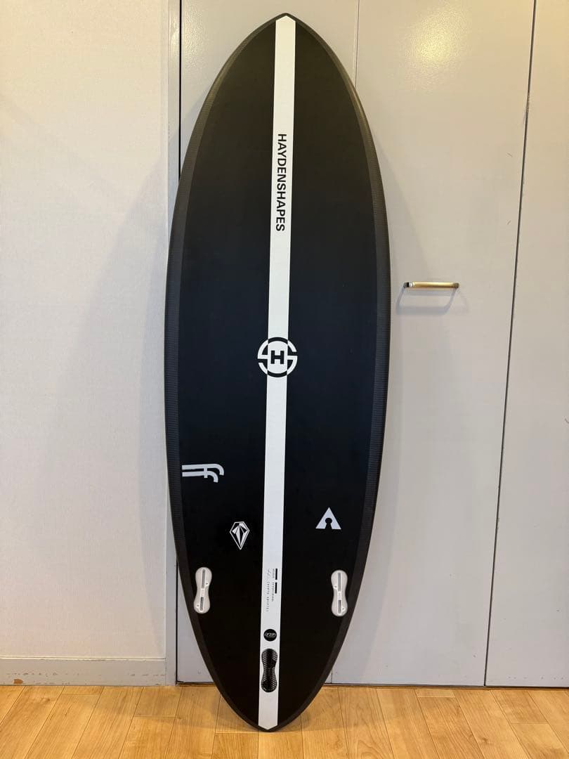 HYPRO KRYPTO 5'6\" ブラック/ホワイトショートボード