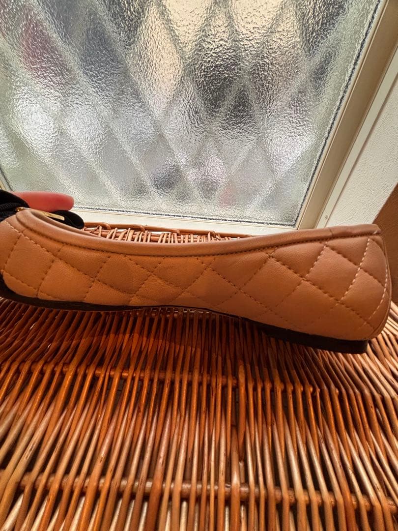 【美品】23.5フェラガモ　リボン　ローヒール　フラットピンク6D【専用袋付き】