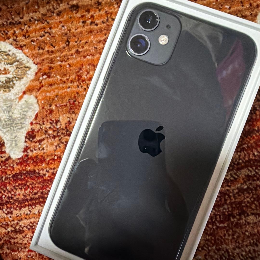 Apple iPhone 11 本体 ブラック　カバー付き