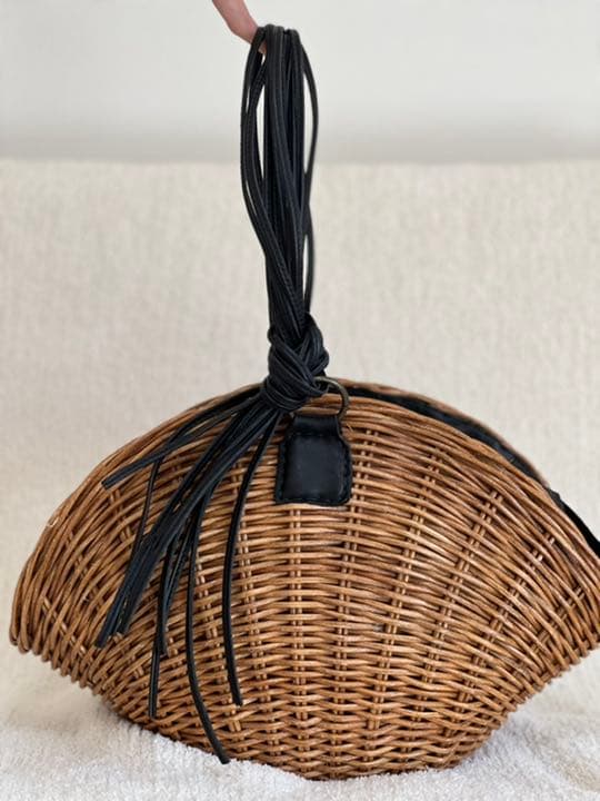 ikot シェル型ラタン バッグ