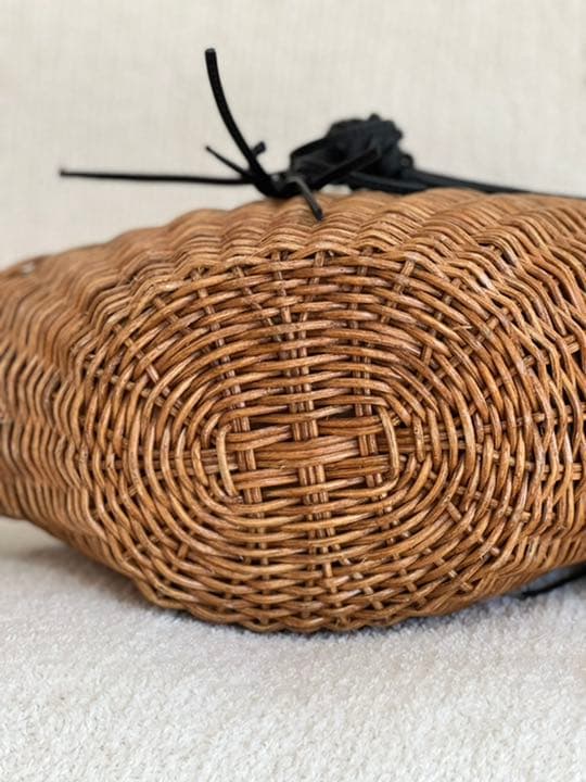 ikot シェル型ラタン バッグ