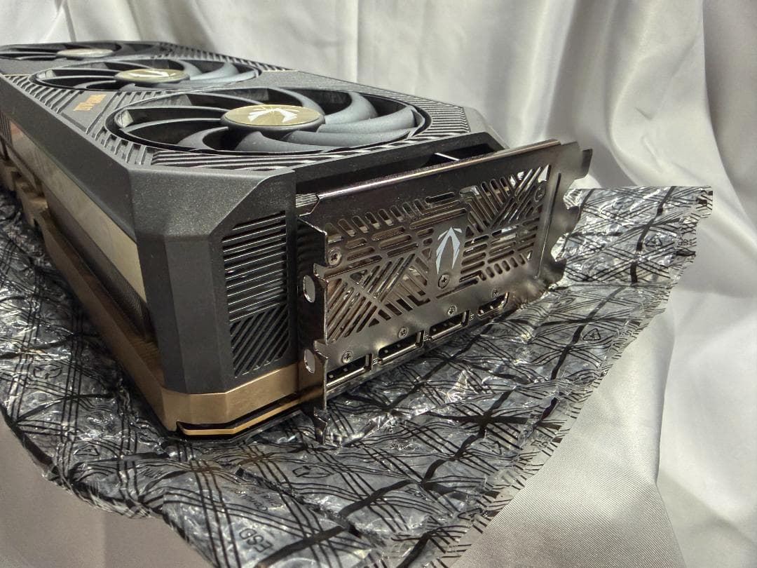 b*p様 ZOTAC GEFORCE RTX 5080 16GB