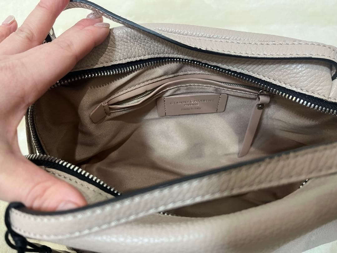 GIANNI CHIARINIレザー ショルダーバッグ