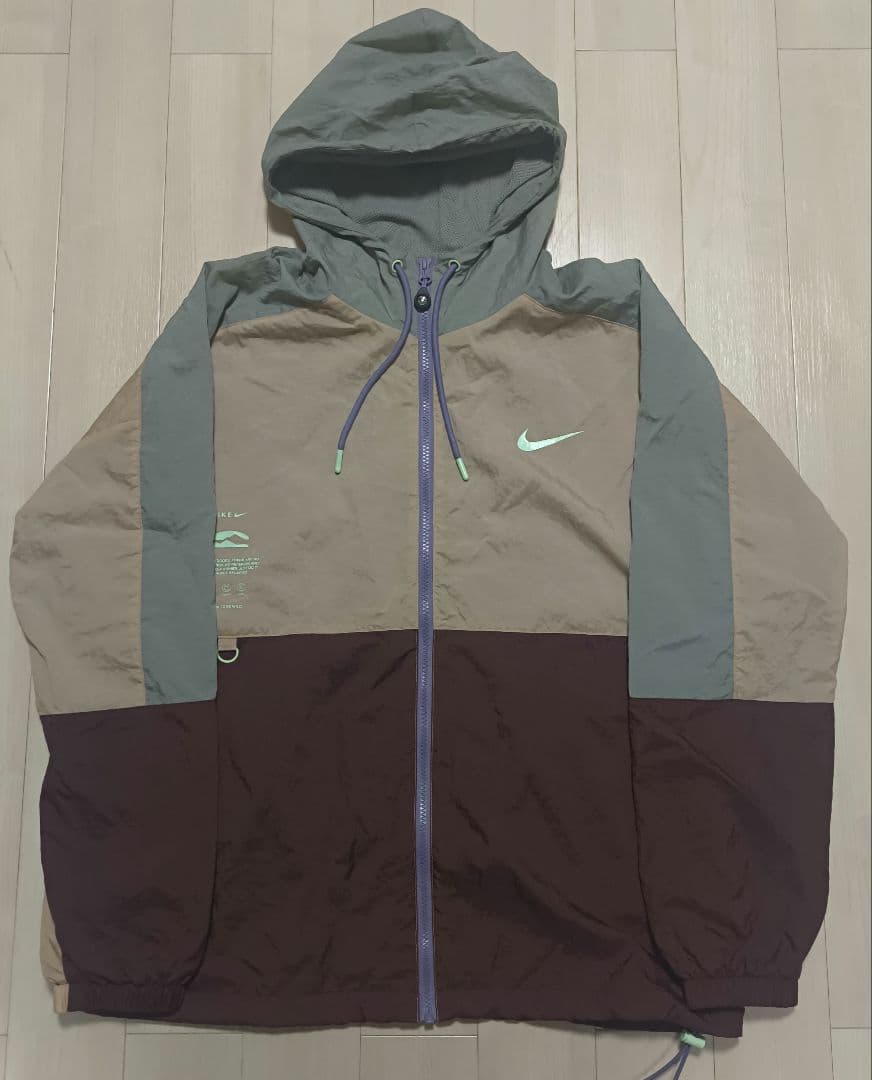 Nike ナイロンジャケット ナイキ HF6170-200 完売品