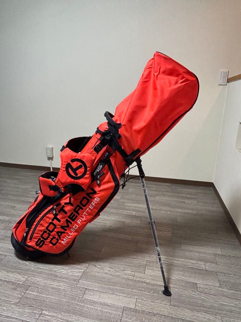 鮮やかなオレンジとブラックのコントラストが美しい！スタンド式キャディバック　軽量