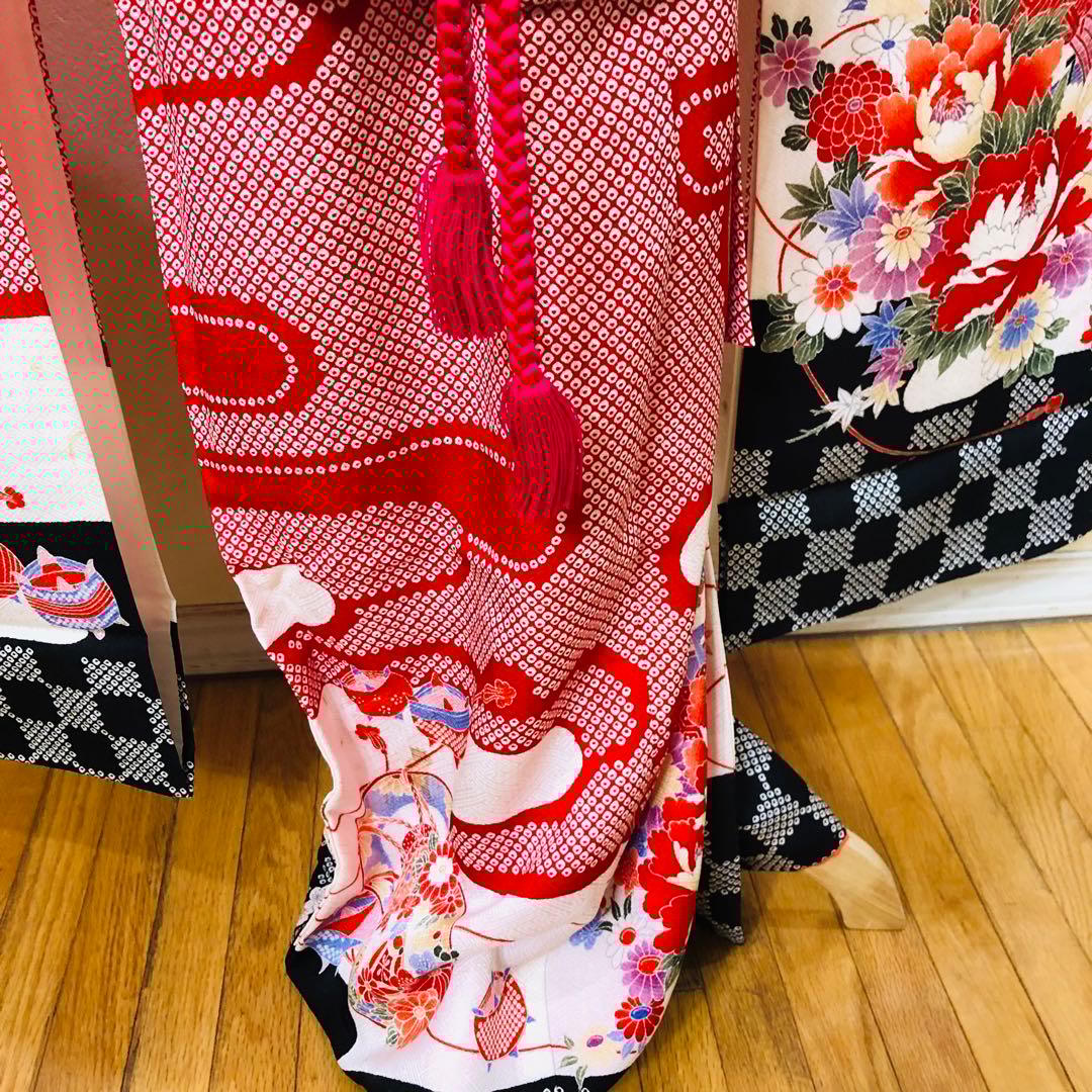 七五三 七歳‼️正絹絞り豪華絢爛‼️手毬花々金彩煌びやか際立つ銘品‼️作り帯楽々人気