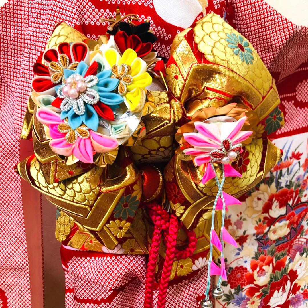 七五三 七歳‼️正絹絞り豪華絢爛‼️手毬花々金彩煌びやか際立つ銘品‼️作り帯楽々人気