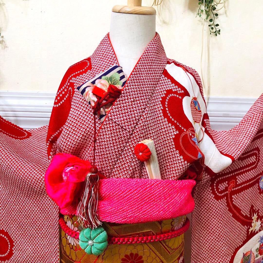 七五三 七歳‼️正絹絞り豪華絢爛‼️手毬花々金彩煌びやか際立つ銘品‼️作り帯楽々人気