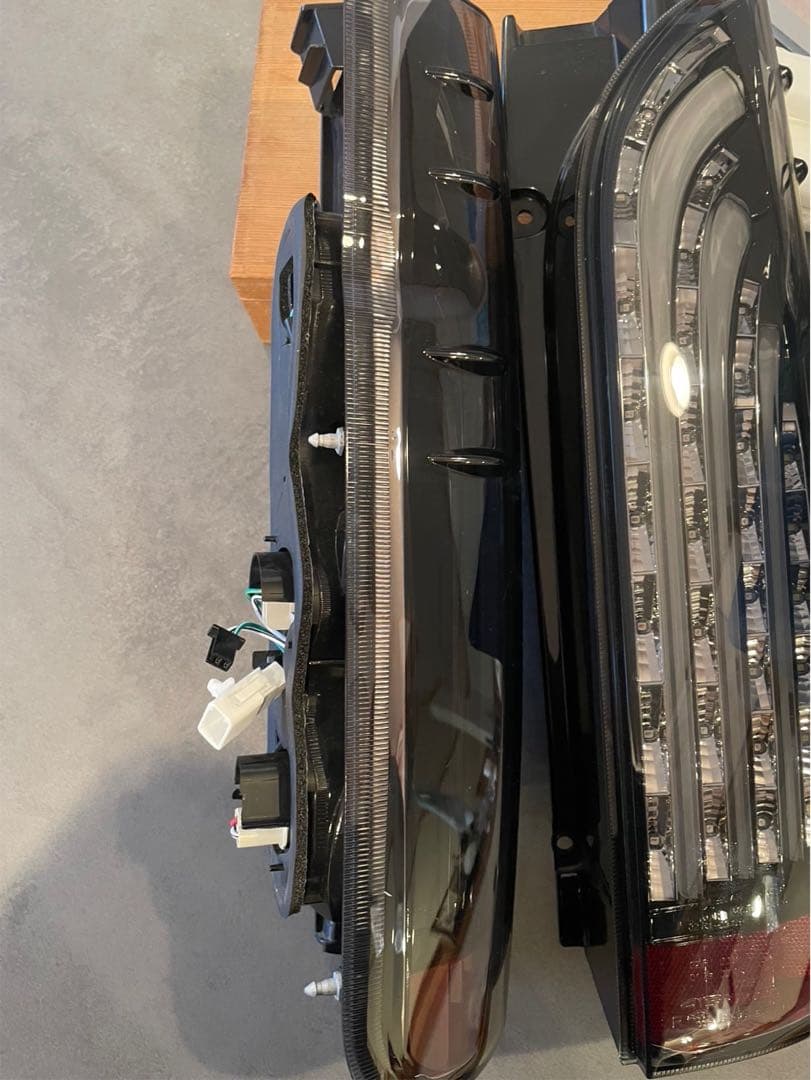 ハイエース1〜6型対応 FLEX 煌ブラック レッドテールランプ美品