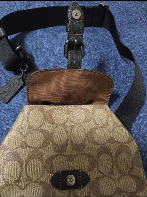 【期間限定値下げ】COACH ボディバッグ ベージュ・ブラック 保存袋付き