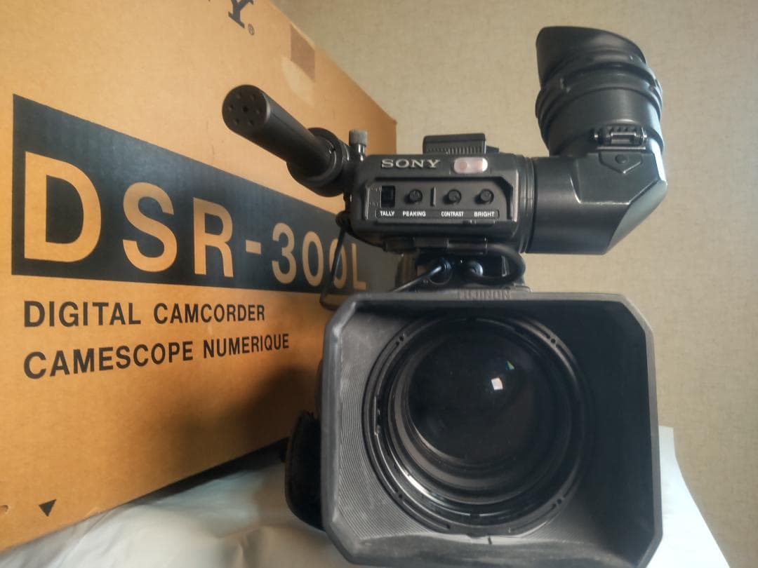 業務用　DVCAMカメラ　SONY DSR-300A