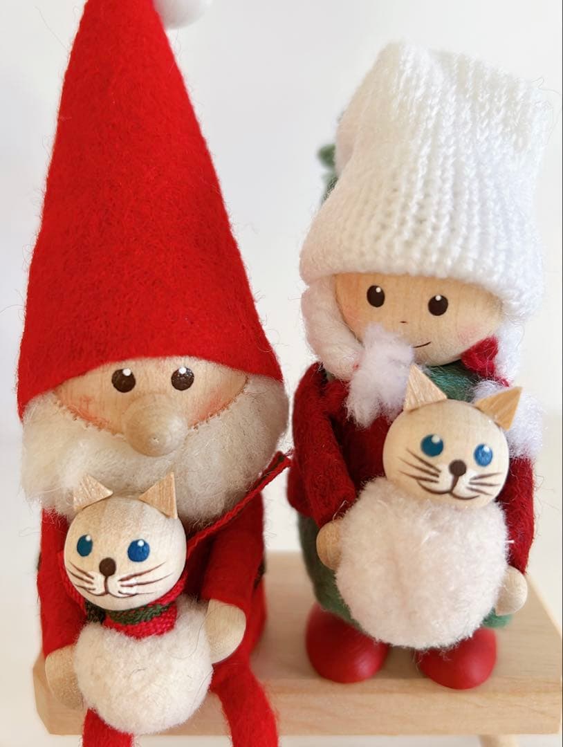 ノルディカニッセ ネコを抱えたサンタ&ネコを抱えた女の子