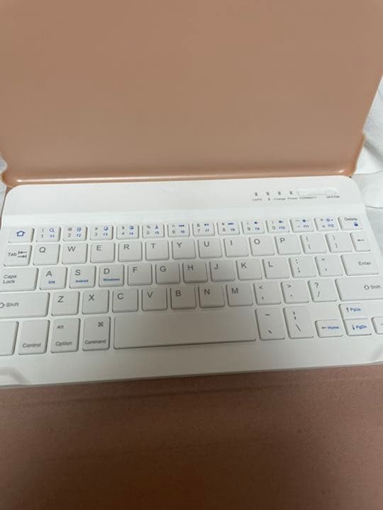 iPadセット‼️（iPad・充電器・イヤホン・キーボード付きケース・変換コード）