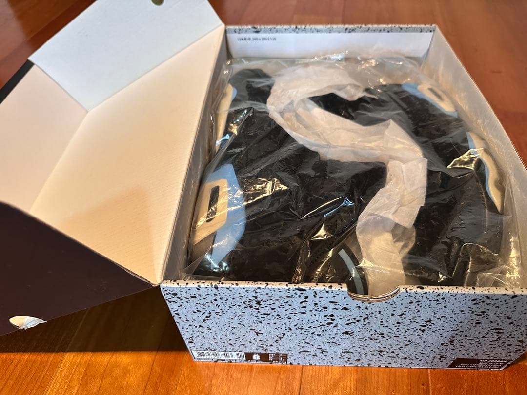 ナイキ エアジョーダン6 レトロ ブラック/ユニバーシティ ブルー