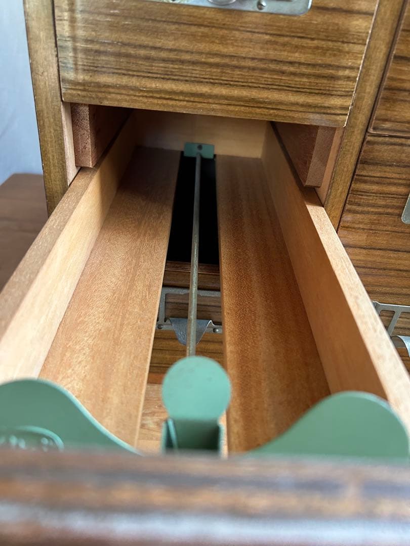 図書館カード　引き出し