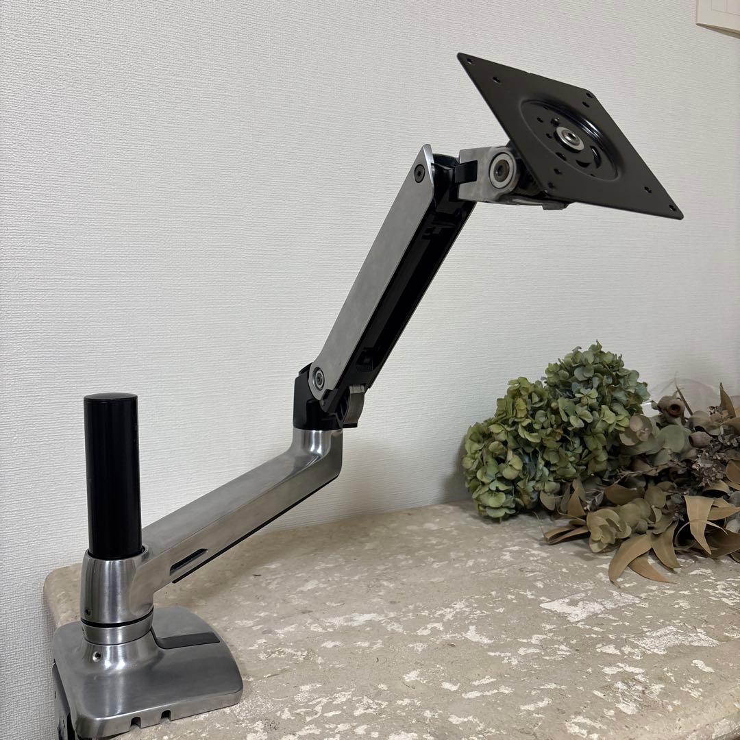 エルゴトロンLX モニターアーム34インチ（~11.3kg)まで VESA対応