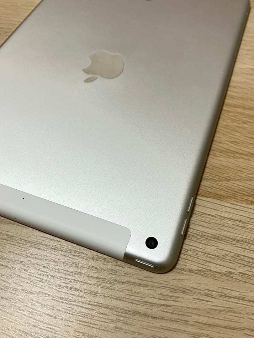 美品バッテリ容量94%iPad 第7世代 32GB Wi-Fi セルラー ドコモ