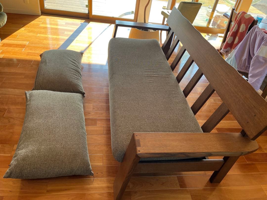 シンプルな木製2人掛け、3人掛けソファ