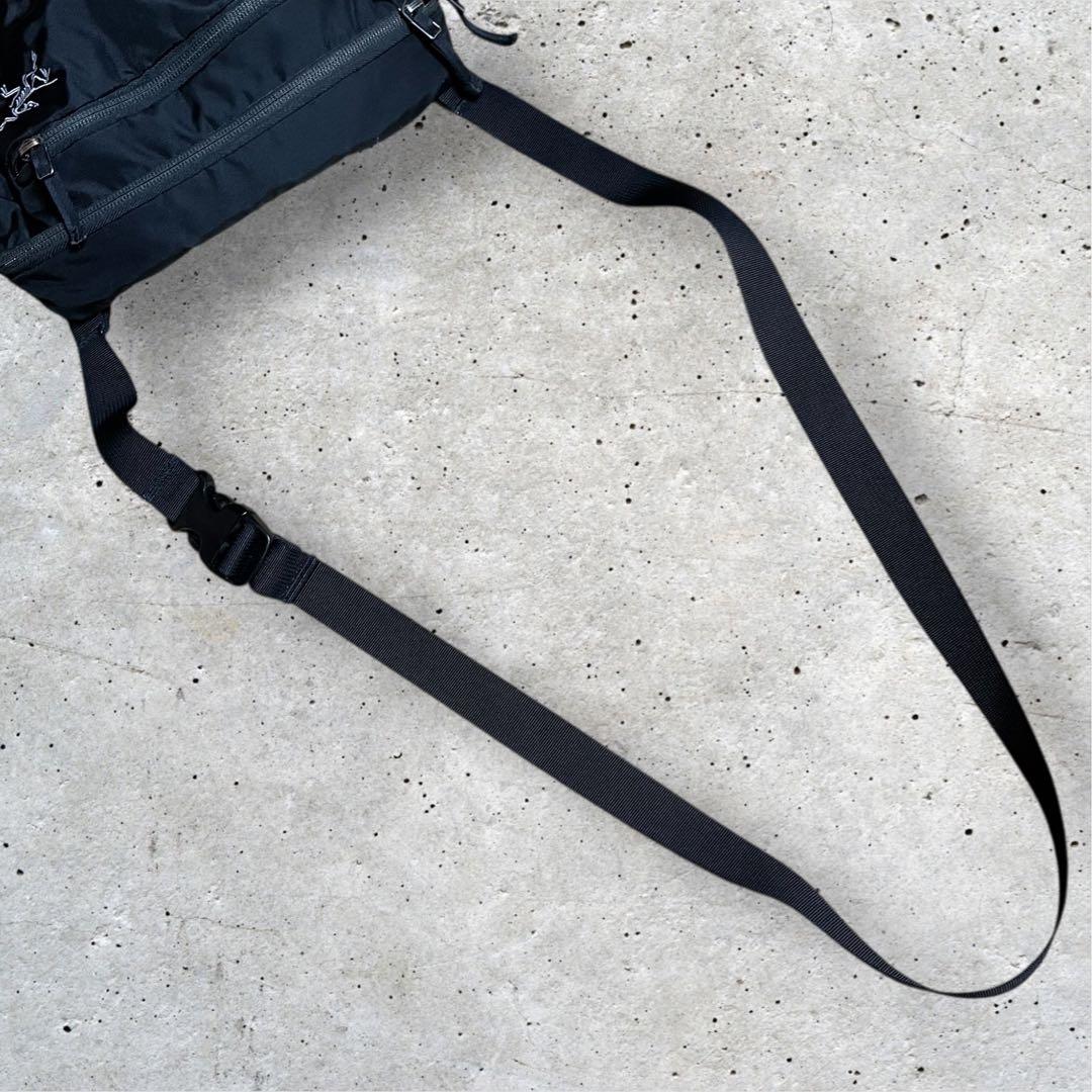 美品　アークテリクス　ショルダーバッグ　ナイロン　マンティス2 ブラック　黒