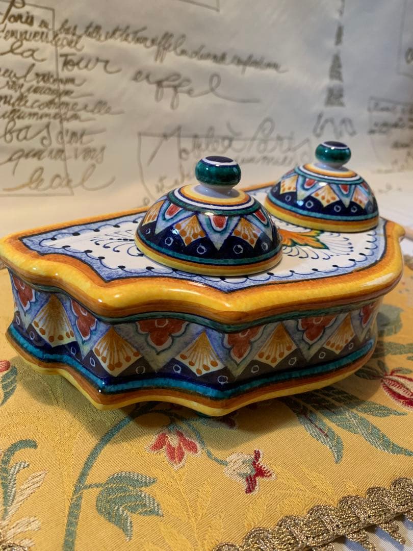 イタリア製　陶器置物　ビンテージのデルータ焼のインク壺！繊細で色が綺麗です！