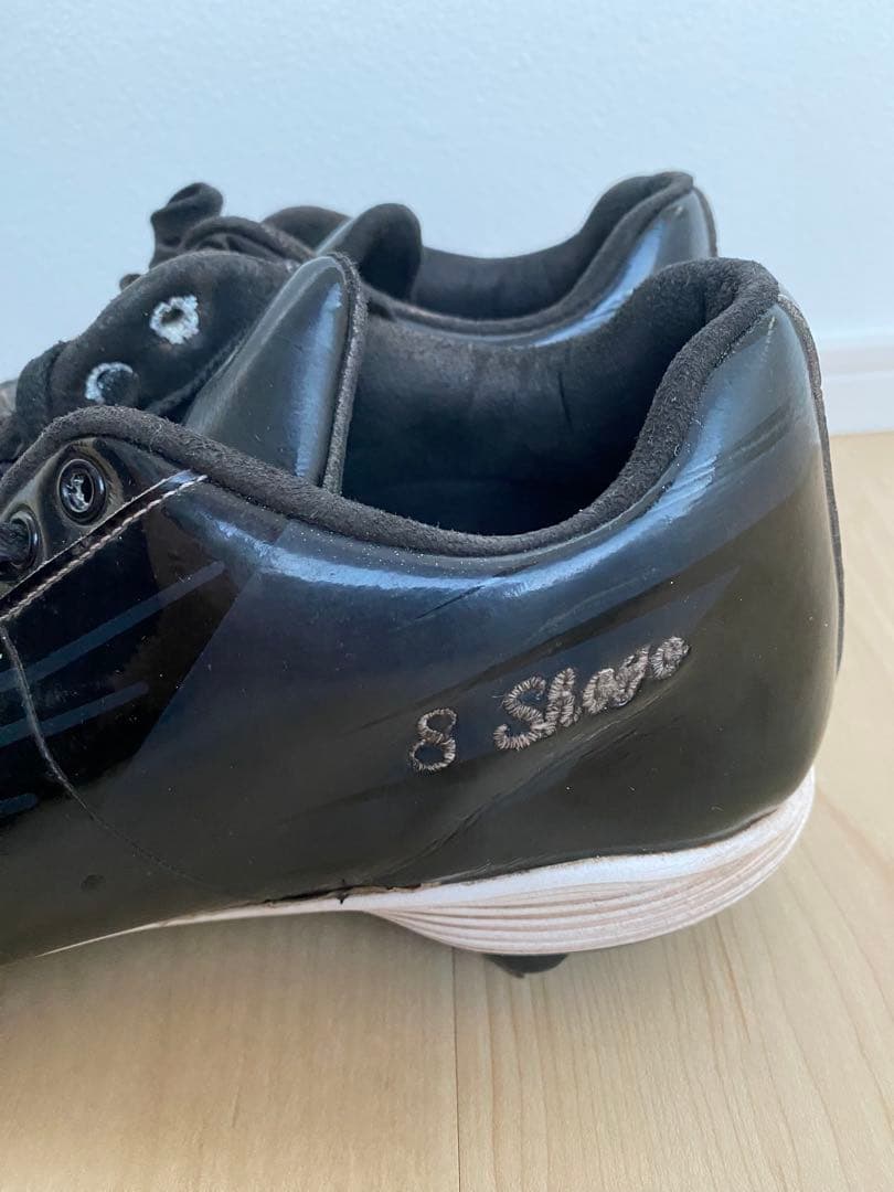 千葉ロッテマリーンズ中村奨吾選手直筆サイン入実使用スパイク