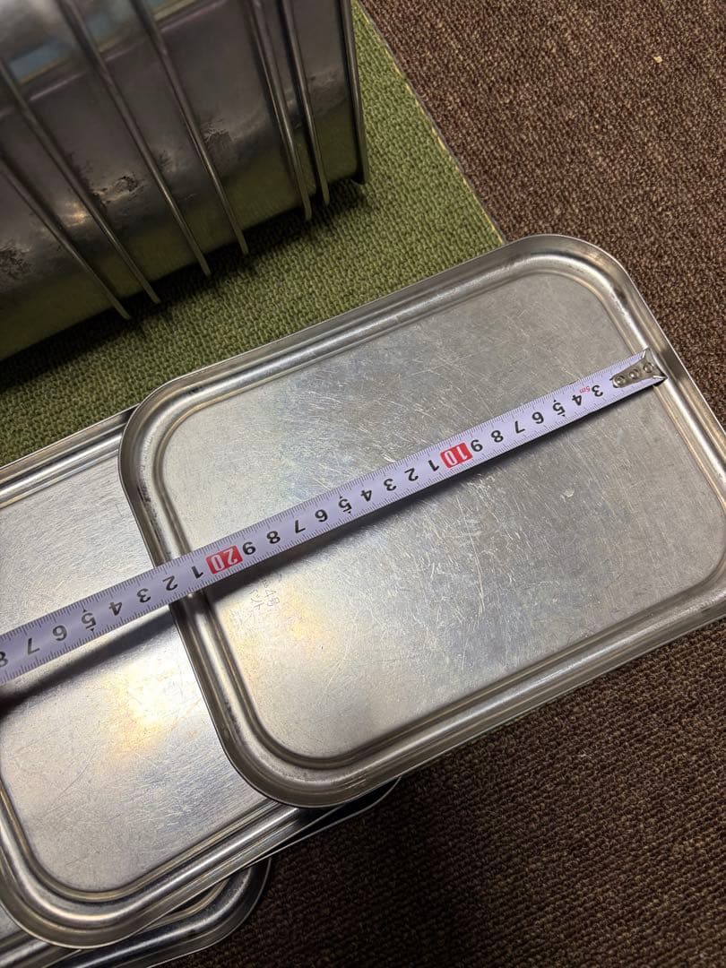 ステンレススチール バット 蓋が5枚　入れ物8枚です。